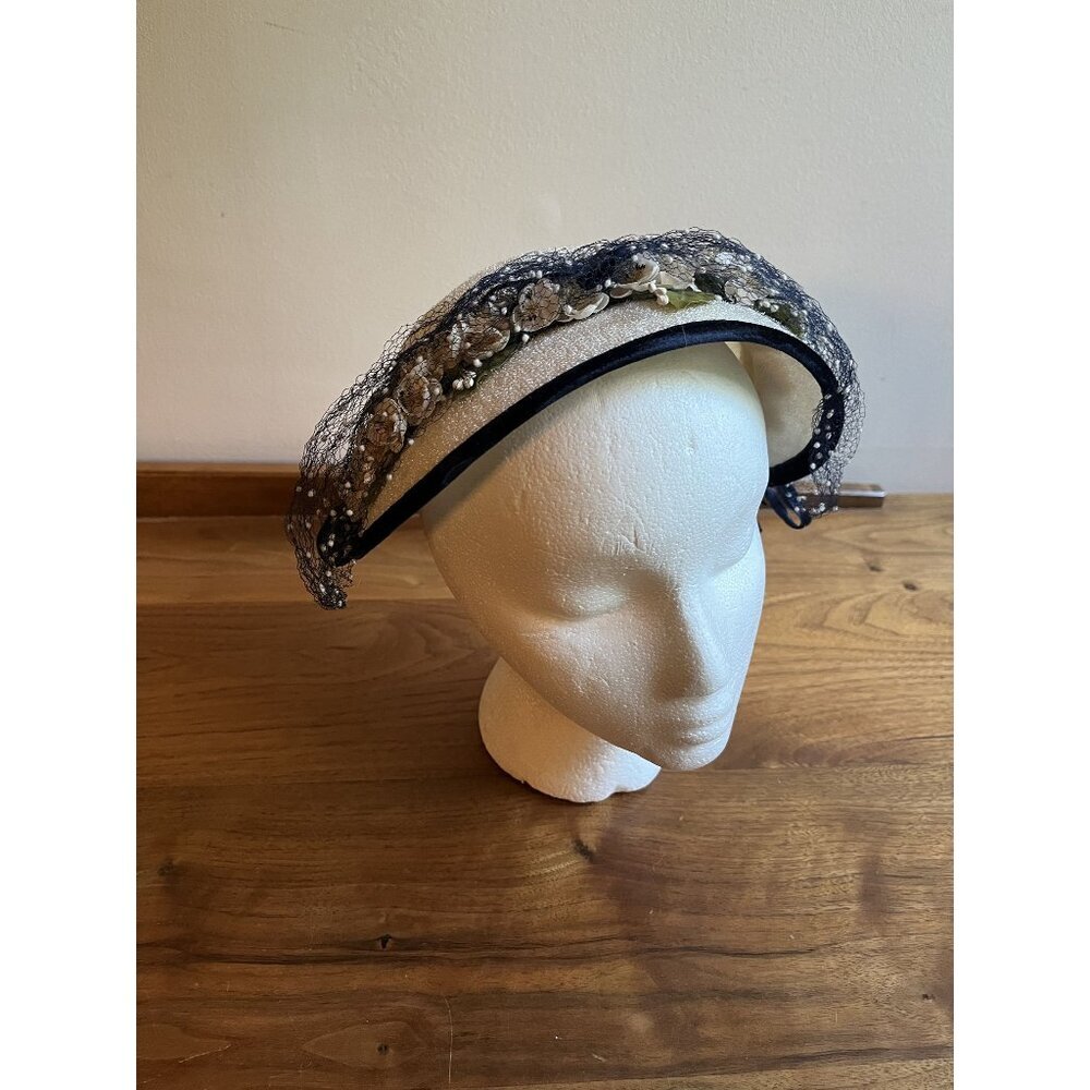 Vintage 1930s Cream & Dark Blue Floral Netting Hat